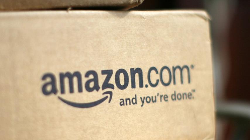 Trotz Skandalen und teilweisem Boykott des Versandhändlers konnte Amazon nicht aus der Liste der Spitzenreiter vertrieben werden. 64,3 Milliarden Dollar kostet der US-Konzern.