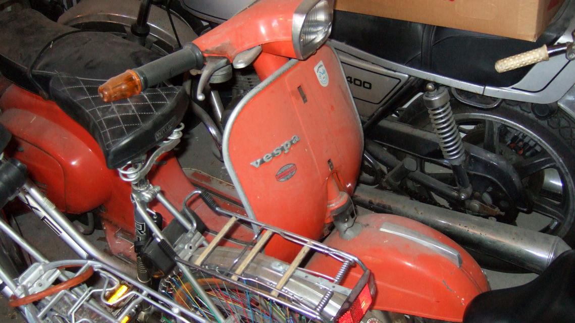 Wo steht noch eine Vespa im Schuppen?