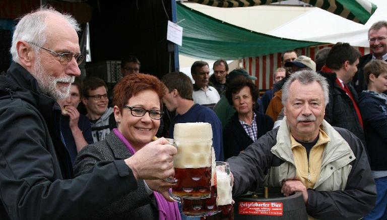 Ein Prost auf das Walberlafest 2013: Vom trüben Wetter zum Festauftakt...