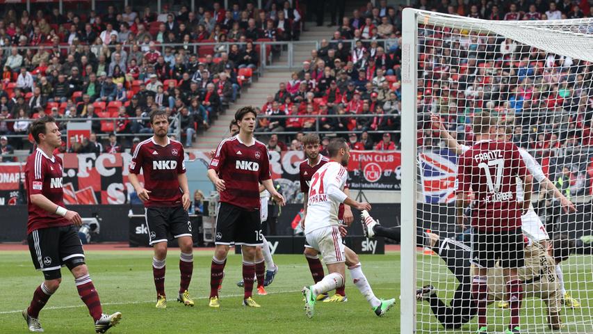 In Minute 26 dann der Rückschlag für den Club: Nach einer Ecke steigt Ömer Toprak am höchsten und nickt zur Leverkusener Führung ein.