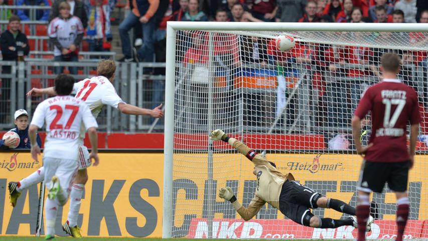 Auch das Rückspiel 2012/2013 entscheidet Bayer für sich. Die Chancen waren da, doch fallen wollte ein Tor für den Club nicht. So verliert der FCN gegen Bayer mit 0:2, feiert aber dennoch den Klassenerhalt - auch ohne Punkte.