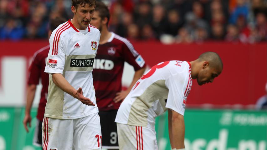 Zehn Minuten vor Schluss gibt es wieder Elfmeter gegen Nürnberg. Dieses Mal war Klose der "Übeltäter". Kießling will wieder schießen, darf aber nicht weil sich Sidney Sam den Ball schnappt. Der Flügelspieler scheitert mit seinem Versuch aber am Pfosten und wird kurz darauf ausgewechselt.