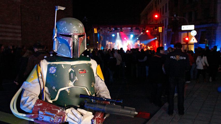 Damit auch ja niemand das ausgelassene Fest störte, sorgten Star Wars Soldaten für Recht und Ordnung in der Lessingstraße.