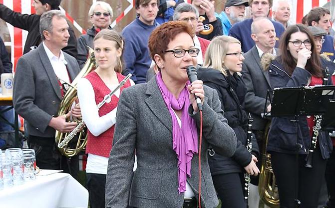 Am Beginn des Walberlafests stand die obligatorische Begrüßung durch die Kirchehrenbacher Bürgermeisterin Anja Gebhardt an, welche...