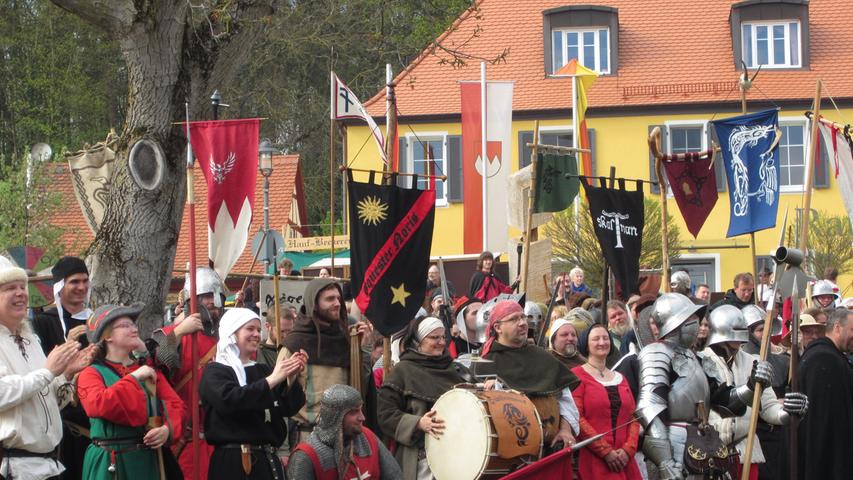 Am ersten Mai-Wochenende fand zum zehnten Mal der Rittermarkt im Rahmen des Sagenfestes am Heidenberg statt.