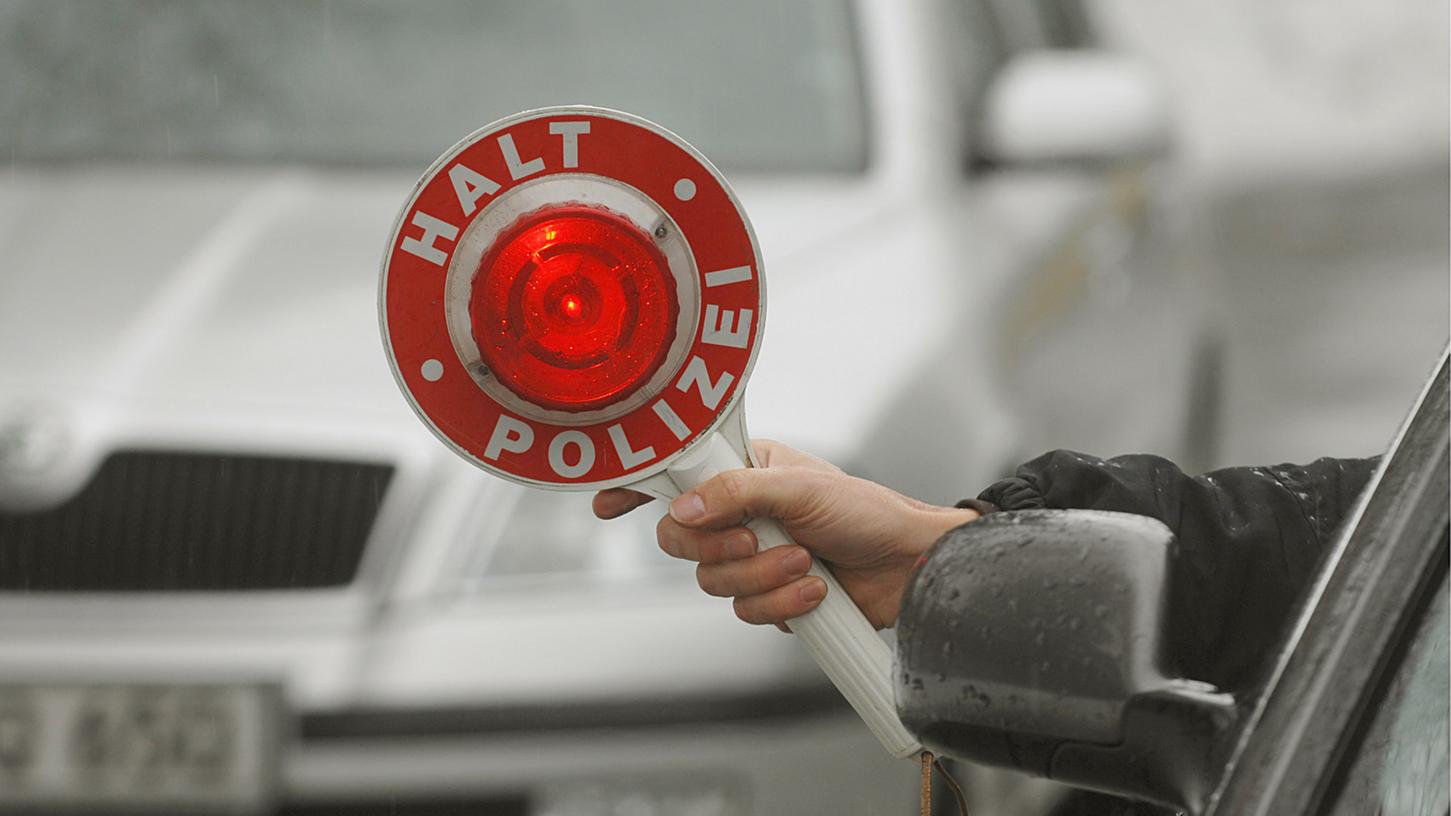 Polizei nimmt auf A9 bei Allersberg Schleuser fest