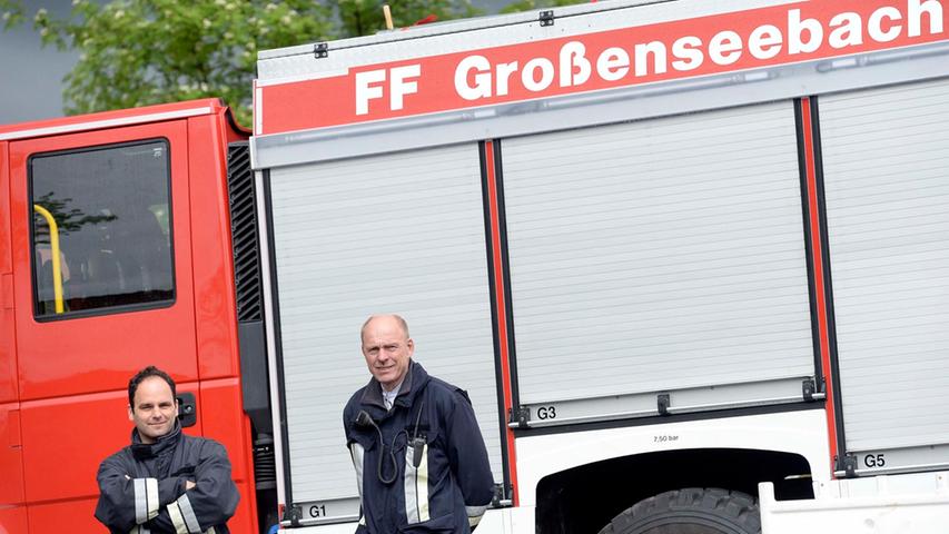 Ganz entspannt beobachteten die Helfer von der Freiwilligen Feuerwehr Großenseebach das Geschehen.