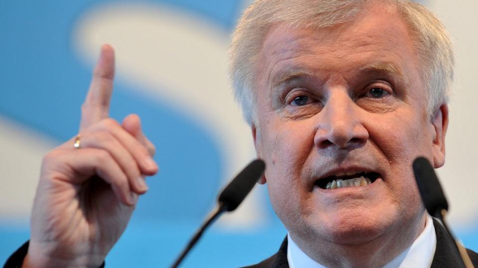 Die Beschwerden nehmen zu: Horst Seehofer missachtet seine Pflichten.