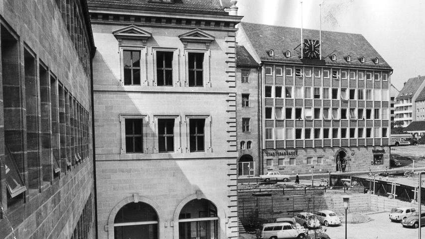 Die Front des Hauses Theresienstraße 7. (Zum Artikel: "Schlußstein an den alten Rathäusern" )
