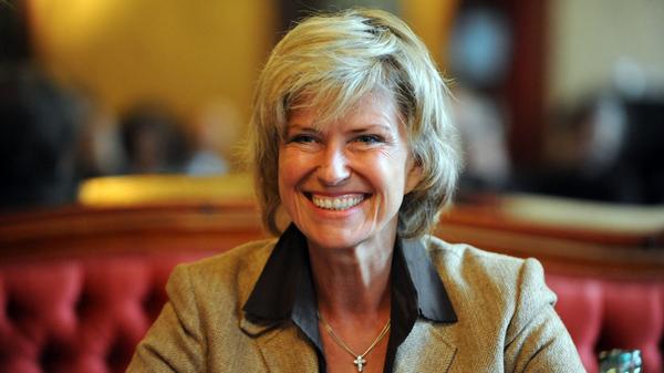 Die Bundestagsabgeordnete unterstützt die junge "MET", zeitgenössisches Musiktheater für junge Menschen am Fürther Stadttheater. Die Gründung im März 2012 feierte sie bei der Aufführung der Kammeroper "Der starke Wanja".