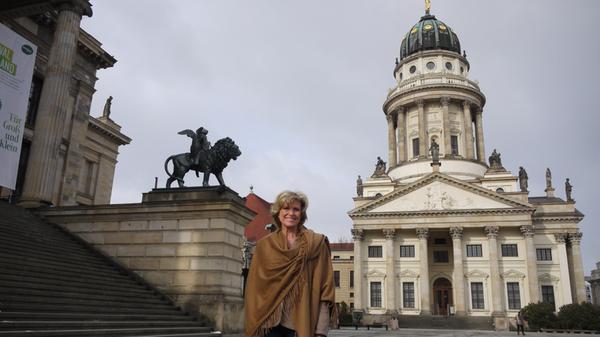 In Berlin engagiert sich die Nürnbergerin für Enwicklungshilfe. Wöhrl ist Vorsitzende des Ausschusses für wirtschaftliche Zusammenarbeit und Entwicklung und stellvertretendes Mitglied im Auswärtigen Ausschuss des Deutschen Bundestages.