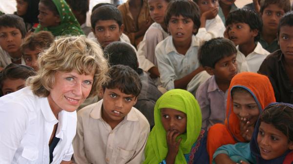 ... verunglückte im Alter von zwölf Jahren. Zu seinem Gedenken gründete die Familie die Emanuel-Wöhrl-Stiftung, die sich für Kinder in Entwicklungsländern einsetzt.