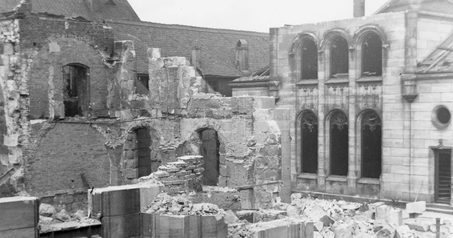 Dutzende Synagogen wurden in der Reichspogromnacht geschändet und zerstört - so auch in Fürth. Am Samstag erinnern zahlreiche Gedenkfeiern in der Region an die Verbrechen der Nationalsozialisten.