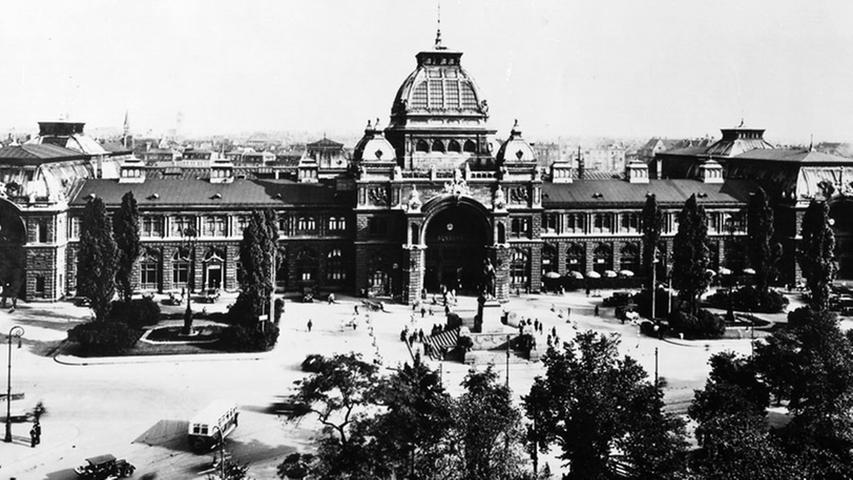 Der Nürnberger Hauptbahnhof zu Beginn der 1930er Jahre. Trotz der Bomben-Schäden wurde der Bahnhof 1945 für nur neun Tage gesperrt. Zum Vergleich: In Leipzig musste der Hauptbahnhof für fast einen Monat schließen.