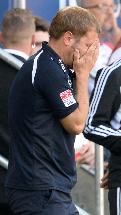 Am Ende der Spielzeit 2012/13 steigt die SpVgg Greuther Fürth als Tabellenletzter ab - ohne dabei auch nur einen einzigen Heimsieg gefeiert zu haben. Diesen Makel konnte auch Frank Kramer nicht tilgen.