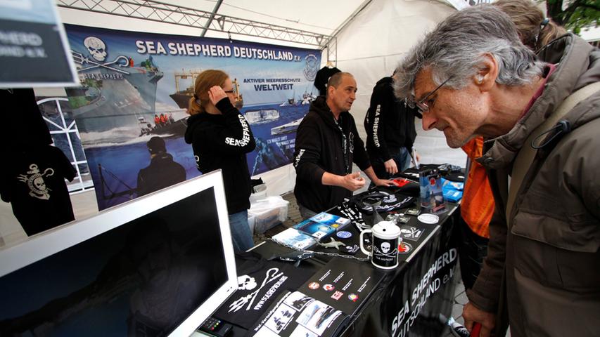 Über den aktiven Meeresschutz konnten sich die Nürnberger am Stand von "Sea Shepherd" informieren. Thema war vor allem der Kampf gegen den Walfang und die Überfischung der Gewässer.
