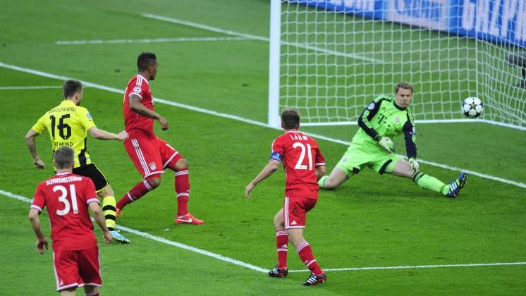 Manuel Neuer ist es in diversen Szenen zu verdanken, dass die Bayern schadlos aus der Anfangsphase heraus kommen. Während...