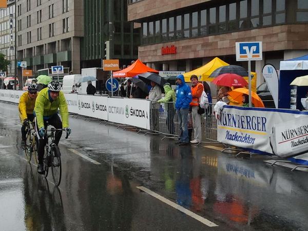 Altstadtrennen: Bilder und Infos von der Regenschlacht