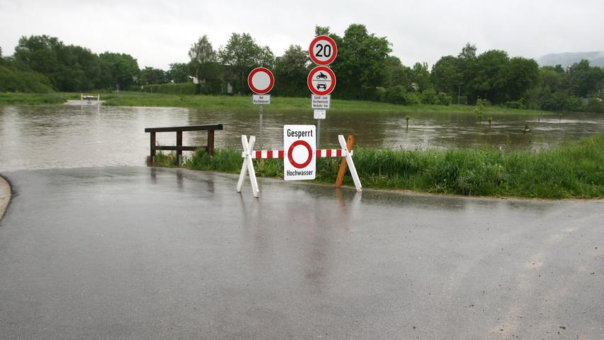 Regen im Kreis Forchheim: Flüsse treten über die Ufer