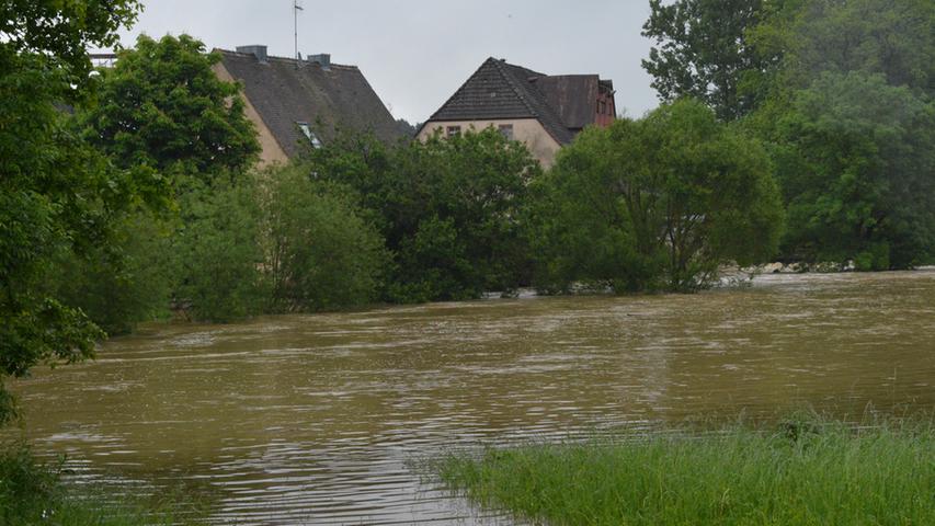 Wieder einmal stand die Habernhofer Mühle in Uttenreuth unter Wasser, weil die Schwabach über die Ufer getreten war.