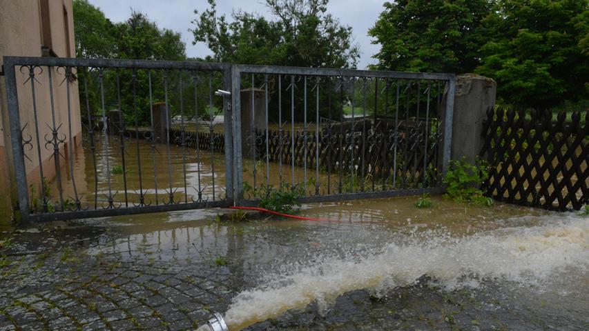 Im gesamten Landkreis Erlangen-Höchstadt wurde Hochwasseralarm ausgerufen.