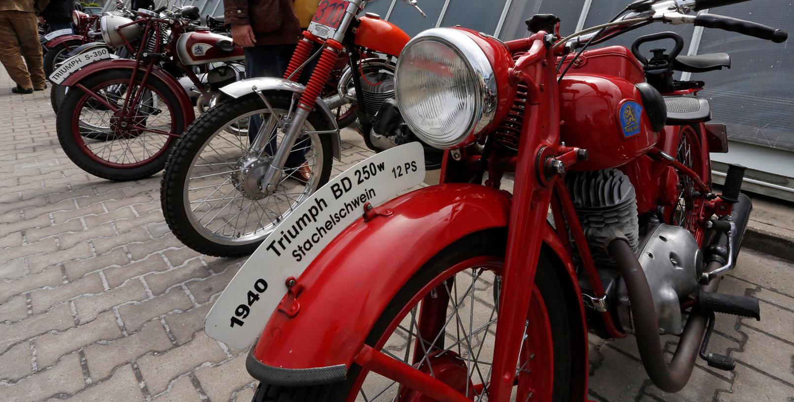 110 Jahre ist es her, dass die Firma Triumph ihre ersten Motorräder in Nürnberg baute. Zum Jubiläum lud die 110 Jahre ist es her, dass die Firma Triumph ihre ersten Motorräder in Nürnberg baute. Zum Jubiläum lud die