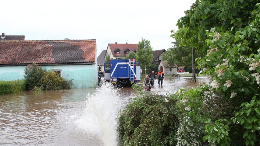 Pumpen gegen die Flut: Der Kampf gegen das Hochwasser in Herrieden