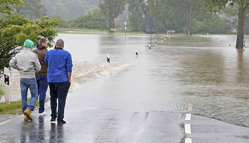Die Hochwasserlage in Fürth ist noch angespannt. Der Regen hat die Talauen in eine Seenlandschaft verwandelt, die Stadt wurde aber vor Schlimmerem verschont.