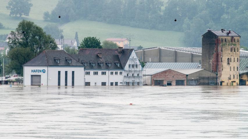 Die Donau trat über die Ufer und setzte zahlreiche Häuser unter Wasser.