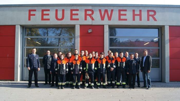 16 neue Truppführer für die Feuerwehren ausgebildet