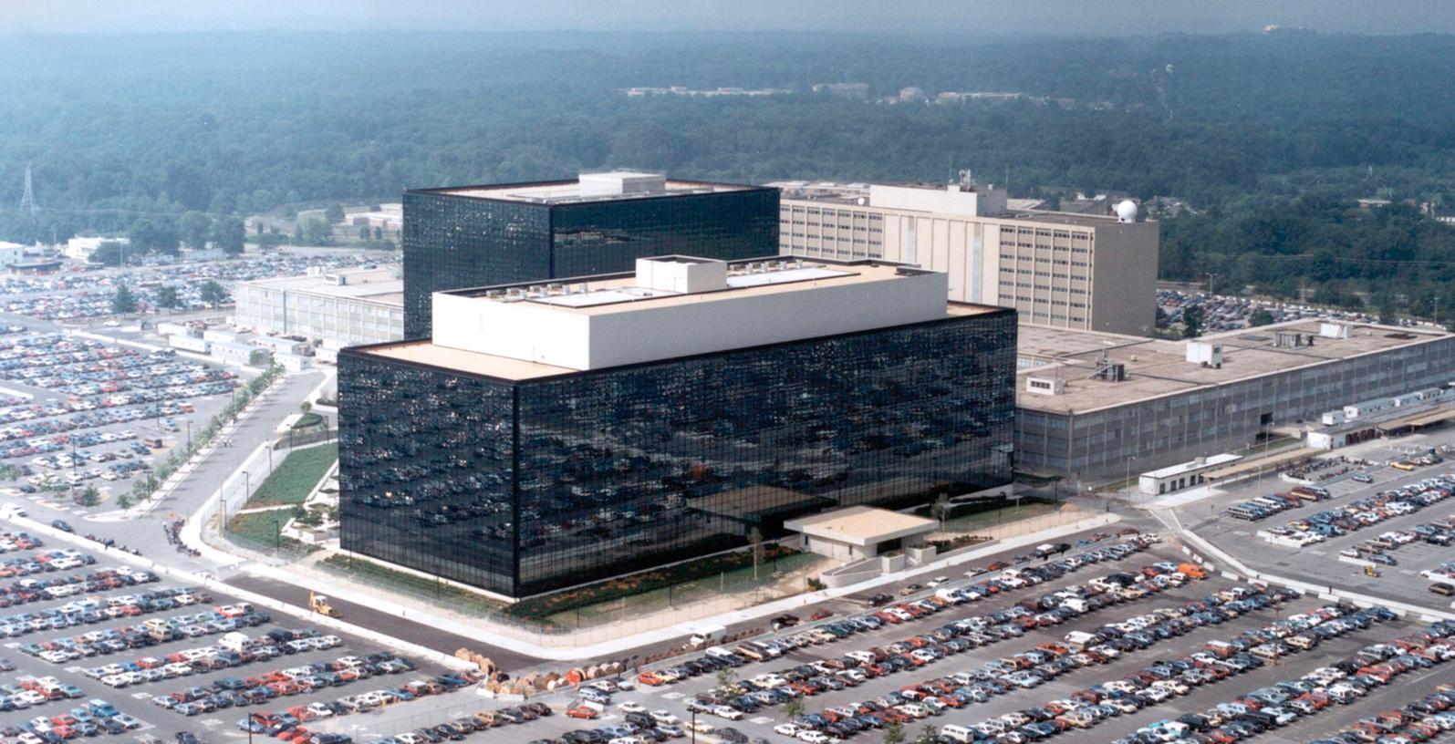 Dem Bundesnachrichtendienst (BND) wird vorgeworfen, im Auftrag des US-Geheimdienstes NSA europäische Politiker und Unternehmen mit Hilfe der Liste ausspioniert zu haben. Dem Bundesnachrichtendienst (BND) wird vorgeworfen, im Auftrag des US-Geheimdienstes NSA europäische Politiker und Unternehmen mit Hilfe der Liste ausspioniert zu haben.