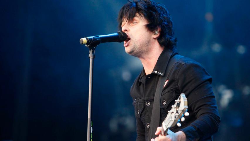 Die Fans singen zusammen mit Billie Joe aus voller Kehle: "Boulevard of Broken Dreams" - einer der populärsten Hits der Punkrocker.
