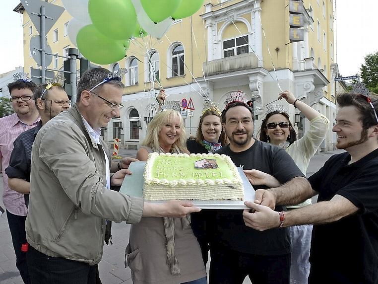 Kirschtorte kann den Rathauschef nicht umstimmen