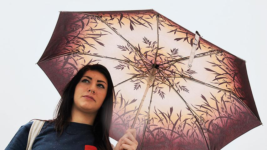 Am besten taugt zum Schutz für Nässe aber dann doch immer noch der Regenschirm.