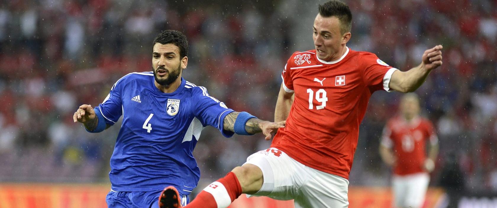 Der Schweizer Nati-Stürmer Josip Drmic (rechts) steht vor einem Wechsel zum 1. FC Nürnberg.