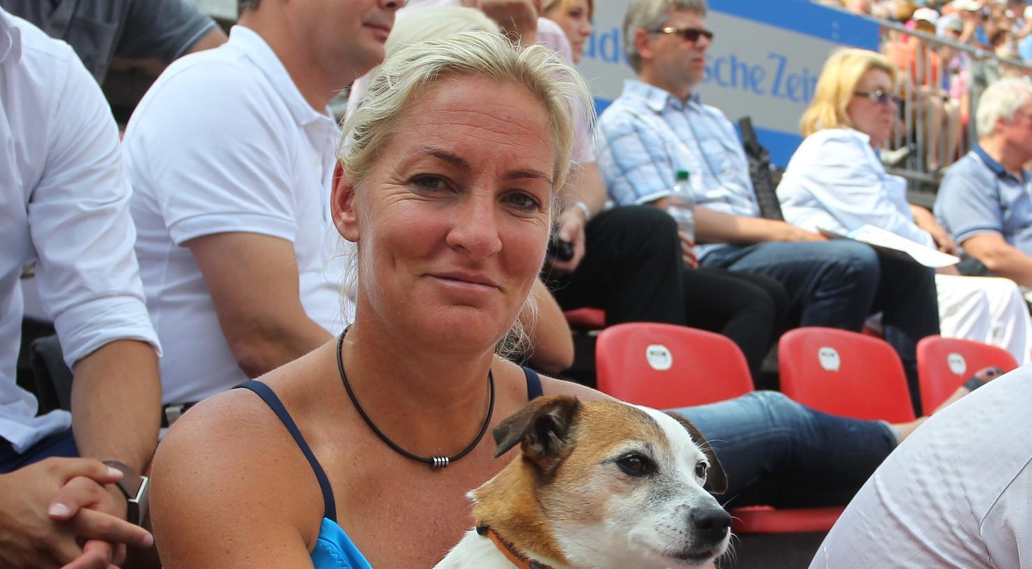 Ein eingespieltes Team:Ohneihren Jack-Russell-Ter­rier Sophie reist Bundestrainerin Barbara Rittner nir­gendwo hin.
