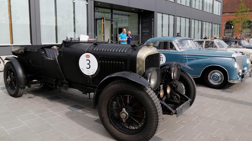 Ein edler Bentley von 1929 ist auch mit von der Partie.