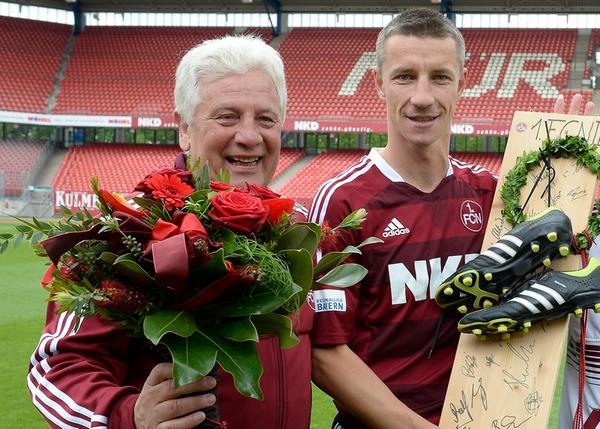 Zu Hause in der Club-Familie: Marek Mintal mit Nürnbergs U23-Trainer Dieter Nüssing ...