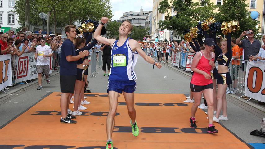 Endlich am Ziel! Daniel Höflinger ist der glückliche Marathon-Gewinner.