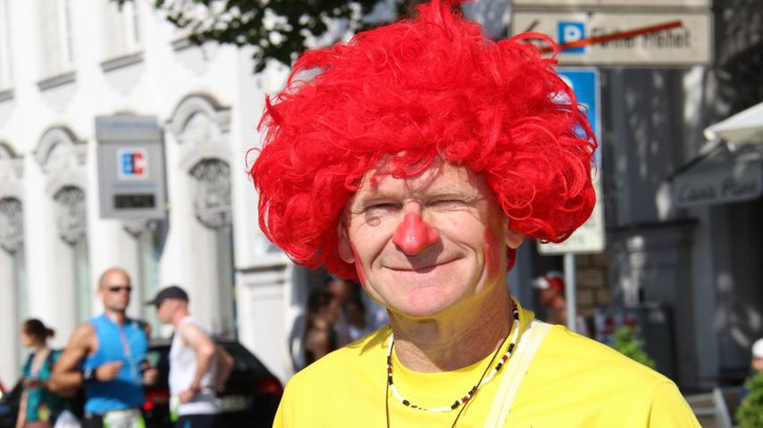 Auch „Pumuckl“ Dietmar Mücke (51) rührt kräftig die Werbetrommel für die Down-Syndrom-Marathonstaffel.