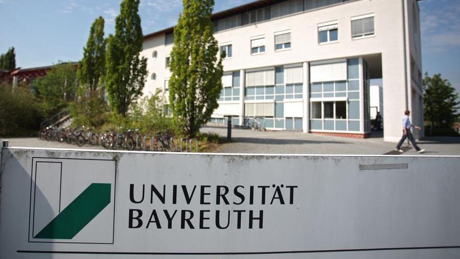 Schikaniert die Bayreuther Ausländerbehörde Studenten?