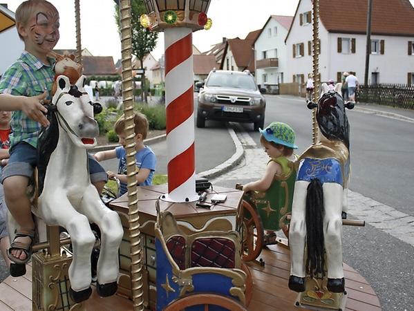 Die Katholische Jugend hatte ein Mini-Karussell aufgebaut.