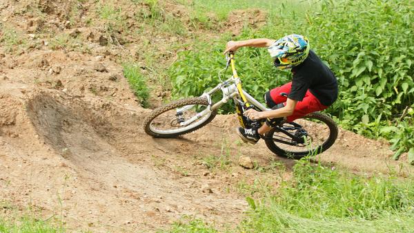 Im Herbst geht es in der Fränkischen ruhiger zu als während der Hochsaison. Mountainbiker können so in aller Ruhe Trails abfahren und die Wegnetze durch die dichten Wälder erkunden. Tipp für Radler, die lieber bestehende Routen wählen: Die Gegend rund um Heiligenstadt nennt sich "Mountainbike-Region" und hat drei ausgewiesene Mountainbike Strecken anzubieten.