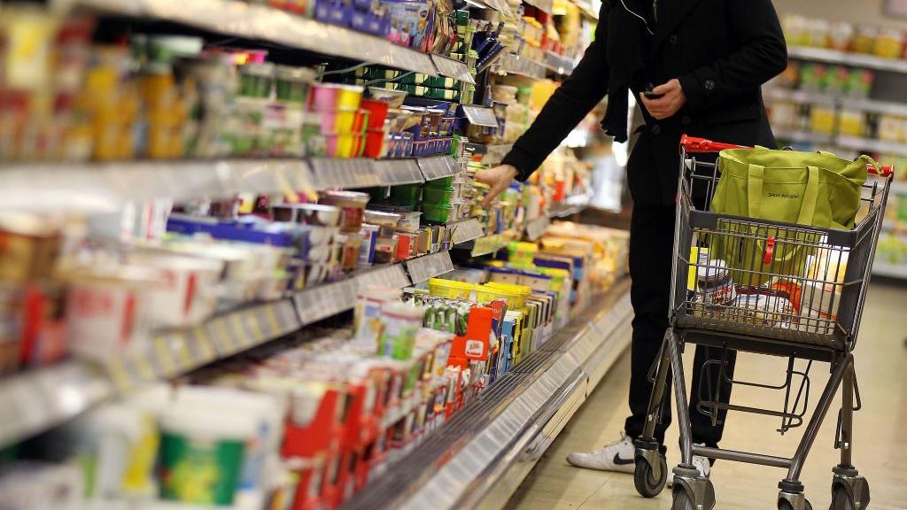 Die Bundesregierung rät der Bevölkerung, sich einen Vorrat an Essen und Trinken anzulegen.