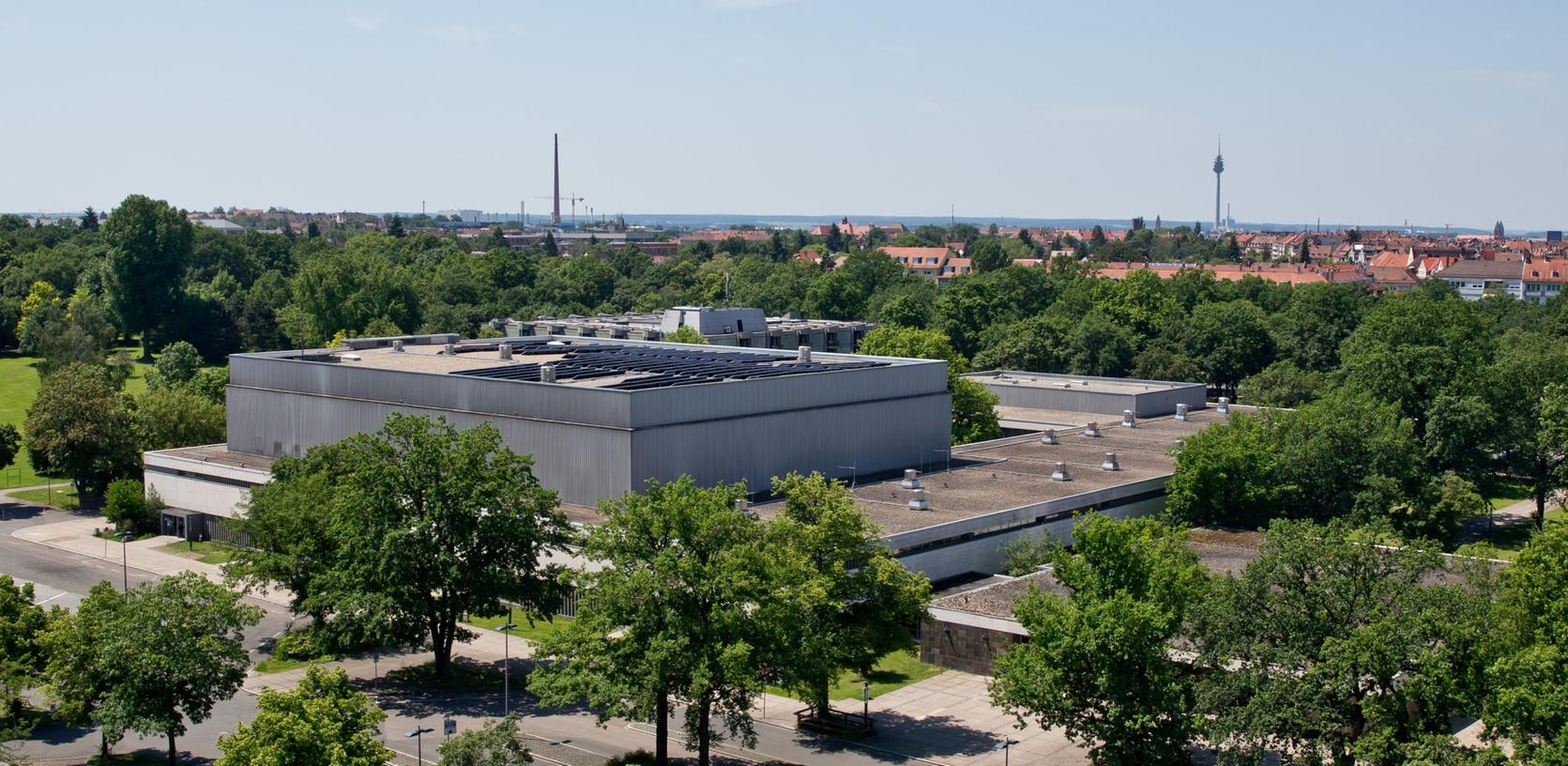 Östlich, südlich oder westlich? Wo der neue Konzertsaal später einmal stehen wird, ist heute noch nicht klar. Klar ist nur: Der Neubau wird an irgendeiner Seite direkt an die Meistersingerhalle angrenzen.