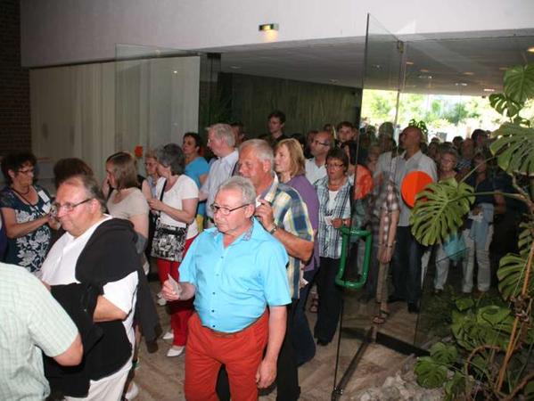 Diesen Ansturm auf die Plätze erlebt man zwar bei jedem „Choralle“-Konzert, zum Jubiläum sollte es allerdings extrem sein. Die "Markgrafenhalle" war bis auf den letzten der 1400 Plätze ausverkauft.