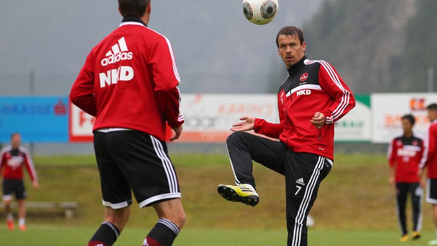 Richtig Spaß an dieser Übung hat auch Markus Feulner. Entweder legt er seinen Kollegen den Ball mustergültig auf, ...