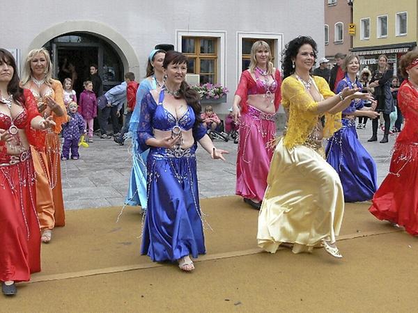 Ein Ritt auf dem Kamel war eine Hauptattraktion. Die „Wüstenschiffe“ haben offenbar auch keine Probleme mit dem eher feuchten Wetter, das an diesem Tag in Freystadt herrschte. Ein Ritt auf dem Kamel war eine Hauptattraktion. Die „Wüstenschiffe“ haben offenbar auch keine Probleme mit dem eher feuchten Wetter, das an diesem Tag in Freystadt herrschte.