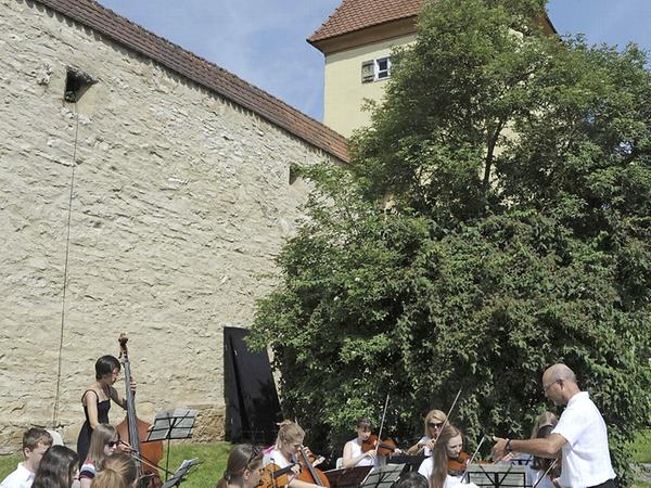 Schulkinder als „Glucksbringer“