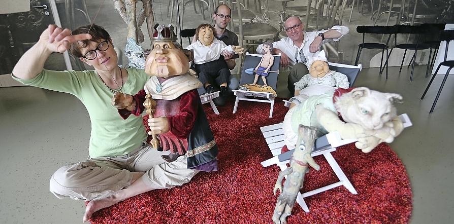 Das Salz und Pfeffer-Team (Wally Schmidt, Ralph Zitzelsberger, Paul Schmidt, von links) haucht den Puppen Leben ein.